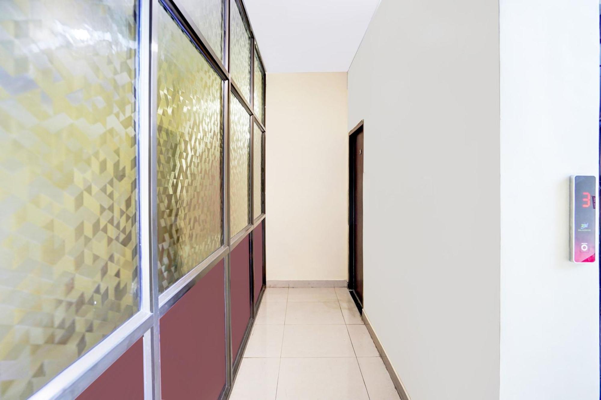 Super Hotel O Blw Kakarmatta Near Banaras Junction Варанаси Экстерьер фото