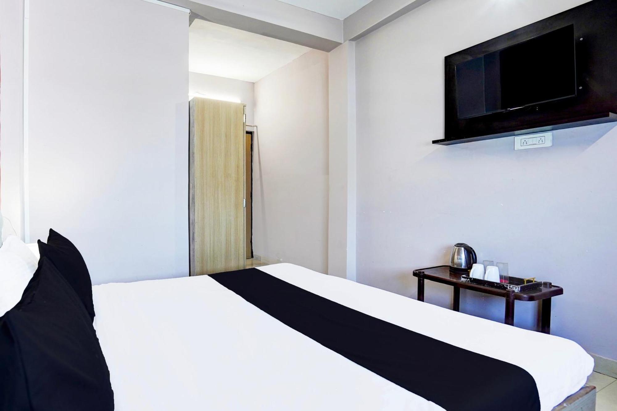 Super Hotel O Blw Kakarmatta Near Banaras Junction Варанаси Экстерьер фото