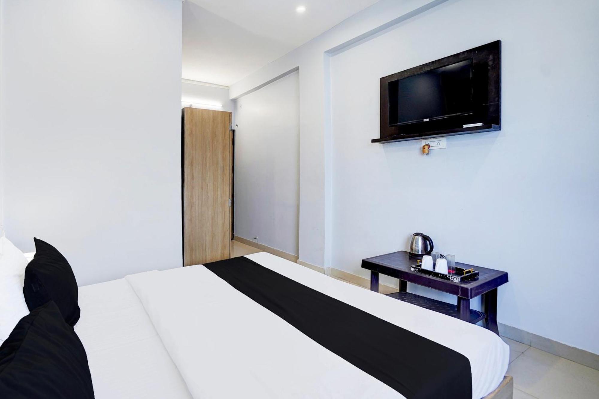 Super Hotel O Blw Kakarmatta Near Banaras Junction Варанаси Экстерьер фото